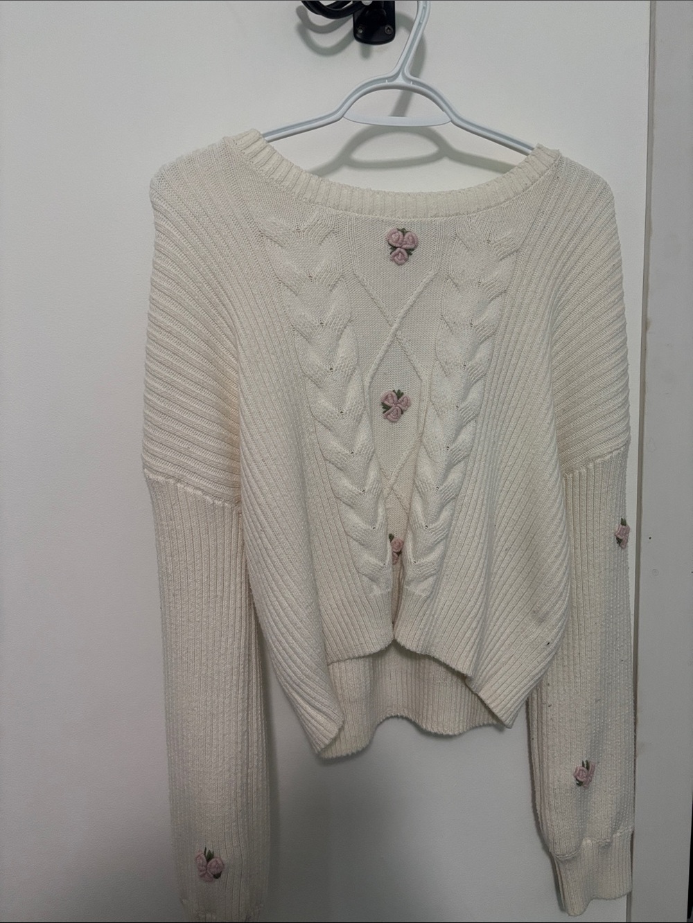 Knit sweater with flowers on it